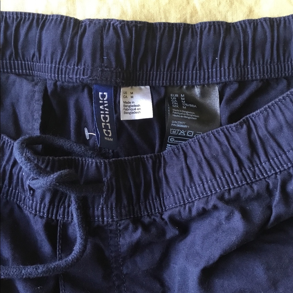 H&M Divided Shorts - Picture 2 of 2
